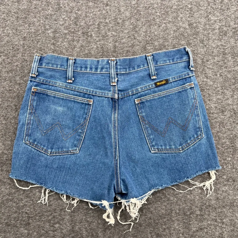 Vintage Wrangler Made in USA High Waisted Raw Hem Denim Shorts Blue 31 935DEN